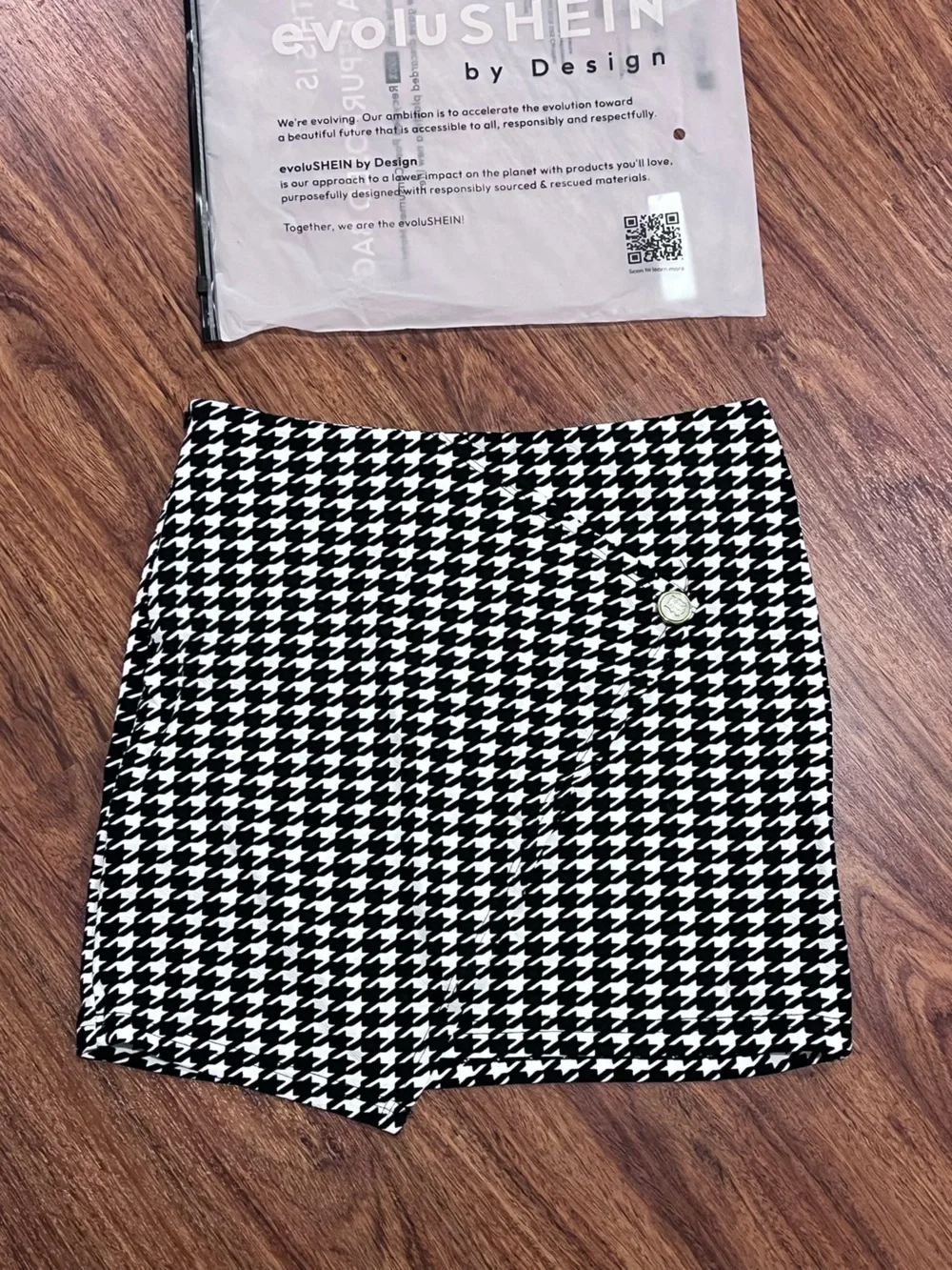 SHEIN Black and White Houndstooth Mini Skirt